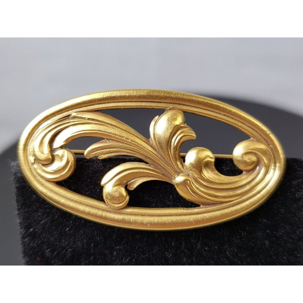 Vintage AAM Signed American Alliance Museum’s Swirl Fronds Gold Plated Brooch